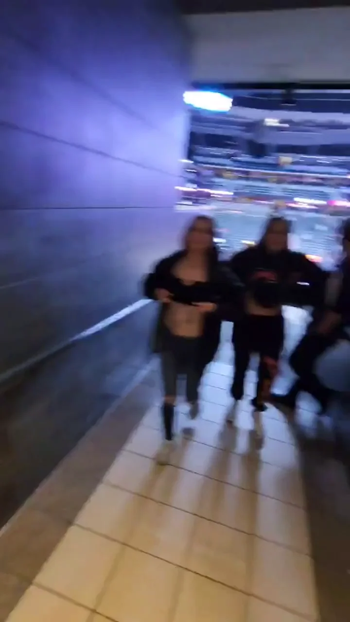 Would you mind if two Alt girls flashed you in public?