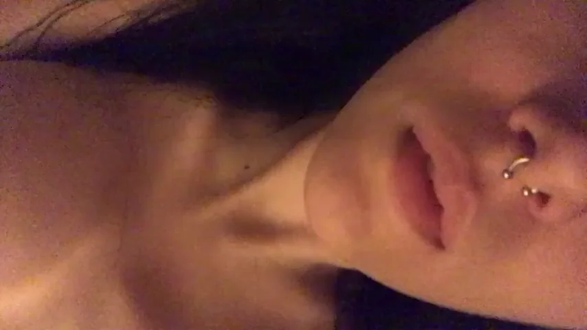 Hi bby 🥵 I'm available to have sexting in my free of 😈 link below