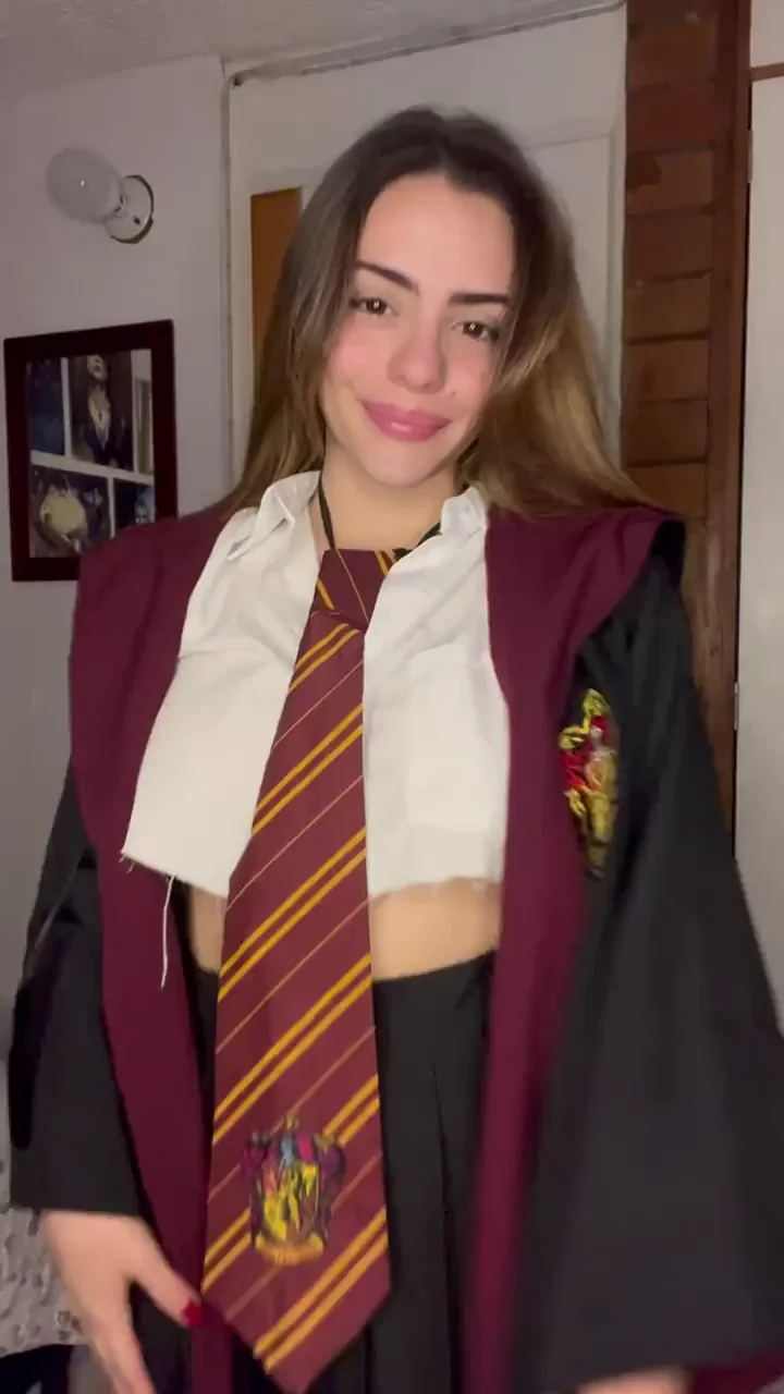 Hottest Reddit Potterhead Slut Teases in Gryffindor Robes