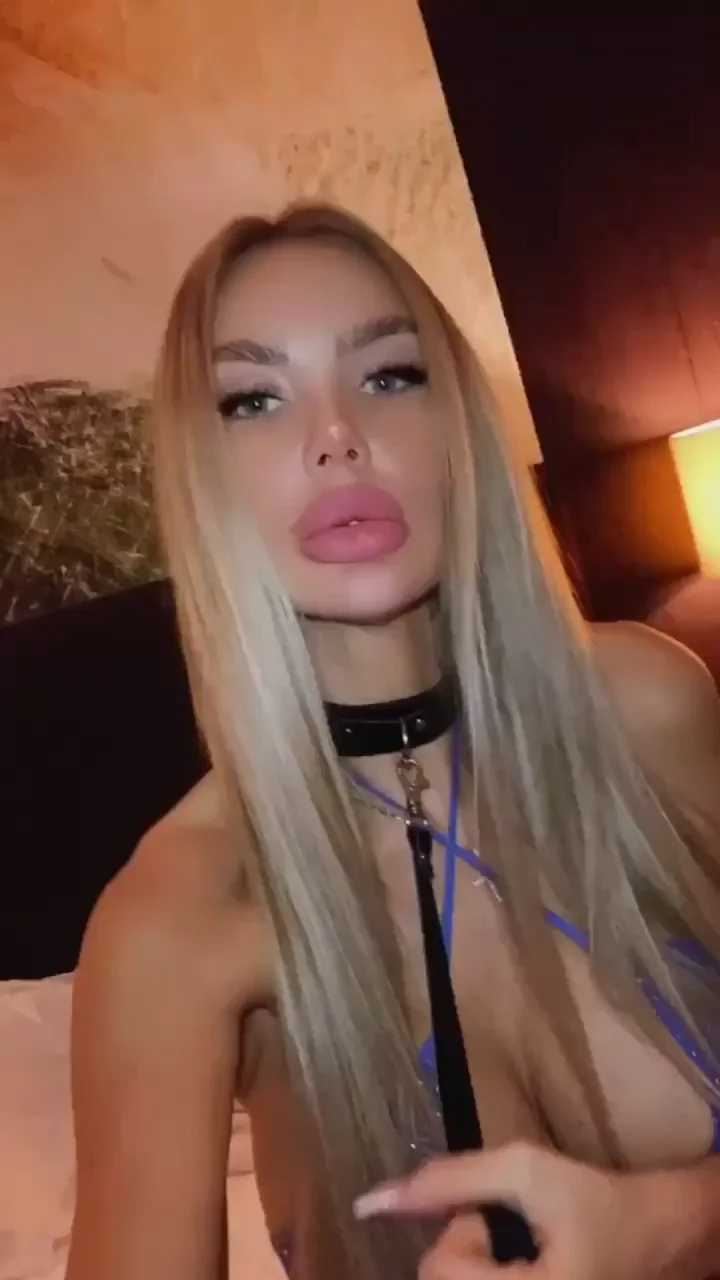 Tell Me How Sexy This Bimbo Slut Is 😍💋