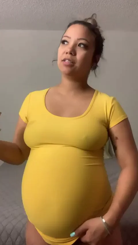 Saturday Night Preggo Tease in Yellow 😈🤰🍌