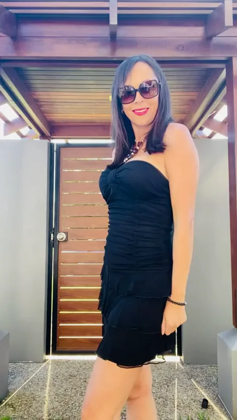 Showing Off My Juicy Fuck Fields 😍🍑