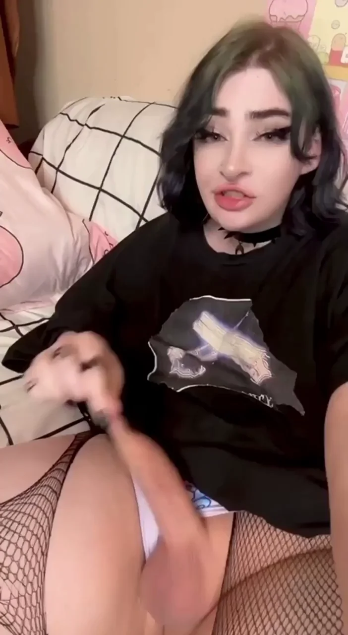 Would you suck my goth girldick if i asked you really nicely with puppy eyes? 🥺