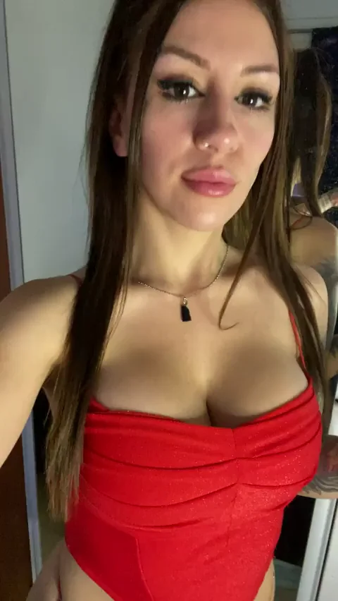 A spicy picture for you during work to get you ready for weekend