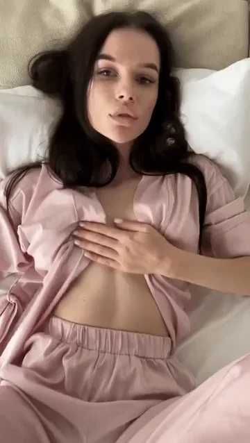These titties are natural and enjoy men's kisses