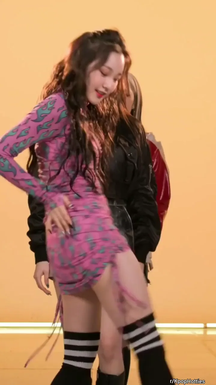 Nana's K-Pop Tease: Woo!ah! Slutty Curves & Thigh-High Thrills