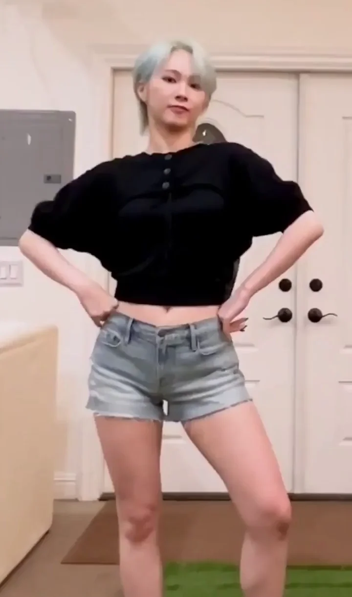 Everglow Sluts Mia & Onda 🔥 Kpop Tease Dance 💦