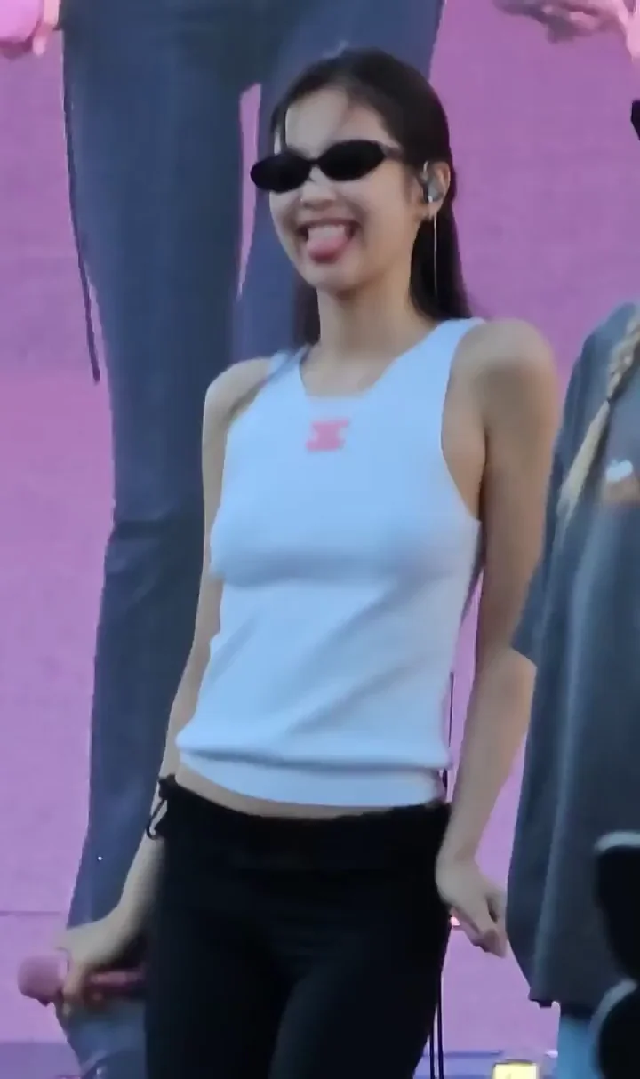 BLACKPINK - JENNIE