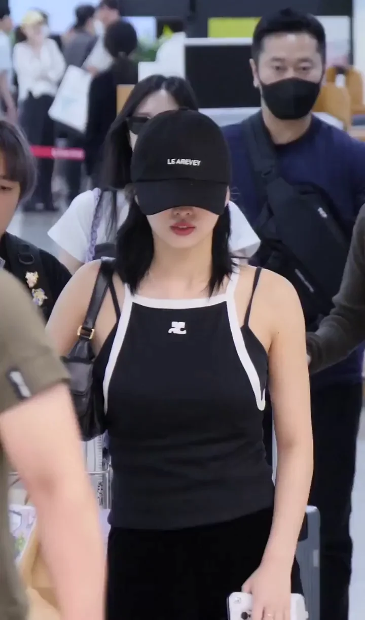 TWICE - Momo