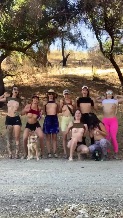 8 girls, 16 great boobs