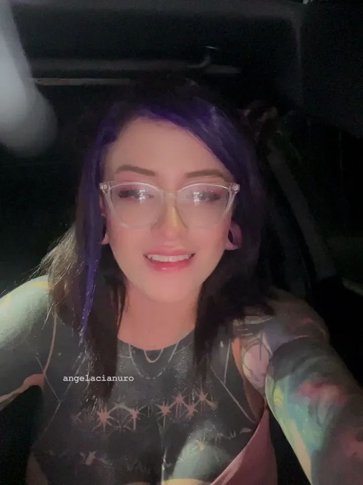 Thick Purple-Haired Slut Spreads Massive Ass 🍑🚗