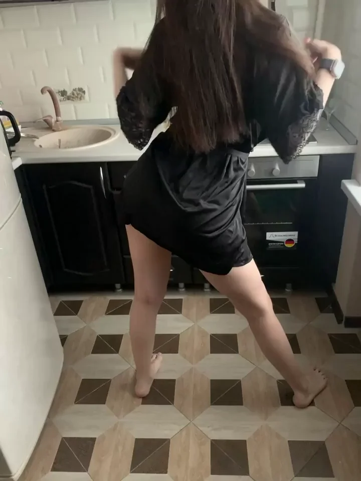 Kitchen Black Robe Ass Jiggle Twerk 🍑🔥