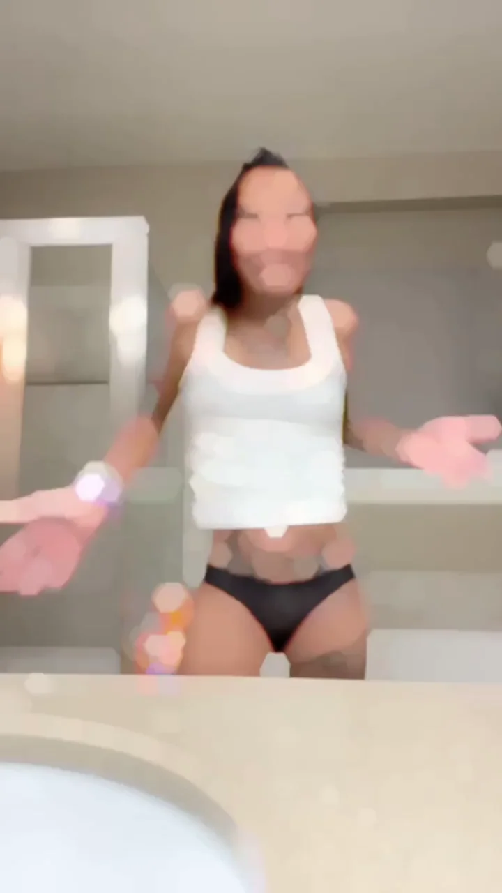 Little booty slap for ya guys 32f