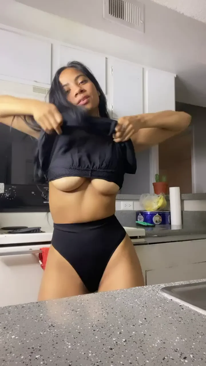 Latina Babe Drops Her Juicy Tits in the Kitchen