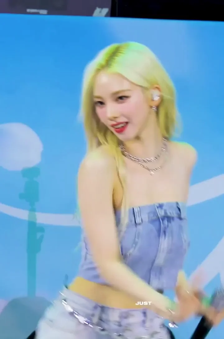 Karina's Slutty Stage Tease: Blonde Bombshell K-Pop Curves Dripping Hot