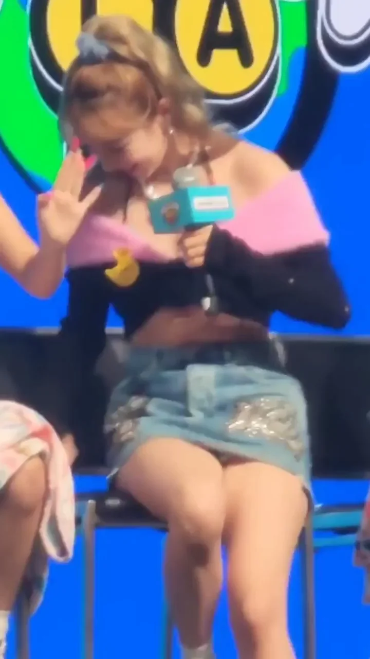 Yuqi (G)I-DLE Kpop Tease 💖🔥 Short Skirt Thigh Heaven