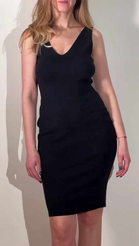 I'm doing my best to make you hard because of my milf body