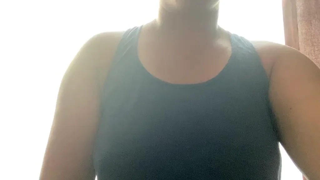 🔥 MILF's Massive Titty Drop to Kick Off Your Thursday! 💦