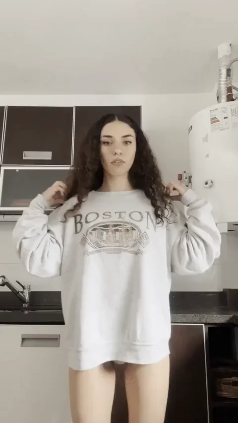 Do you like 19 yo Latina with juicy butts?