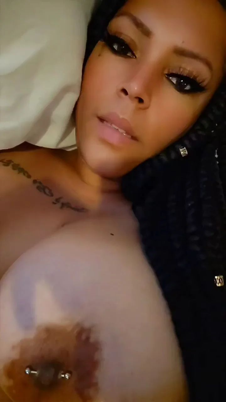 I love when younger guys taste my aged pussy👆…[F]40