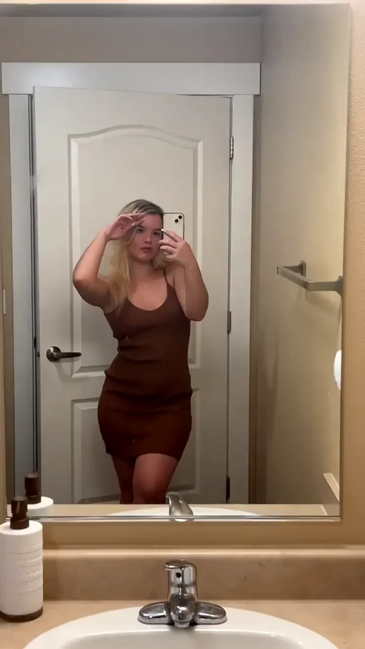 Mirror, mirror on the wall, who's the prettiest of them all😁