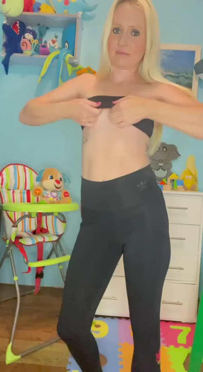 tiny mommy tits are the hottest