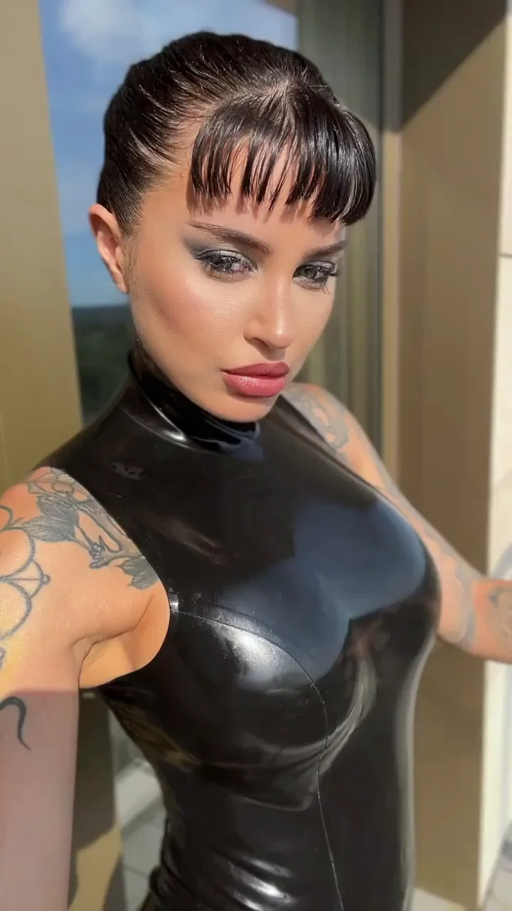Shining brighter than your future ðŸ–¤