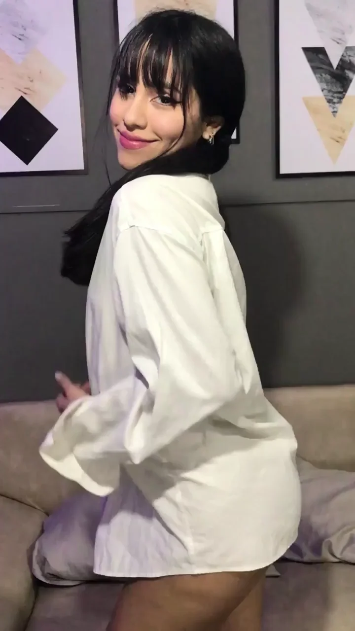 😈 Naughty Daughter Teases: No Panties Under Daddy's Shirt! 🍑💦