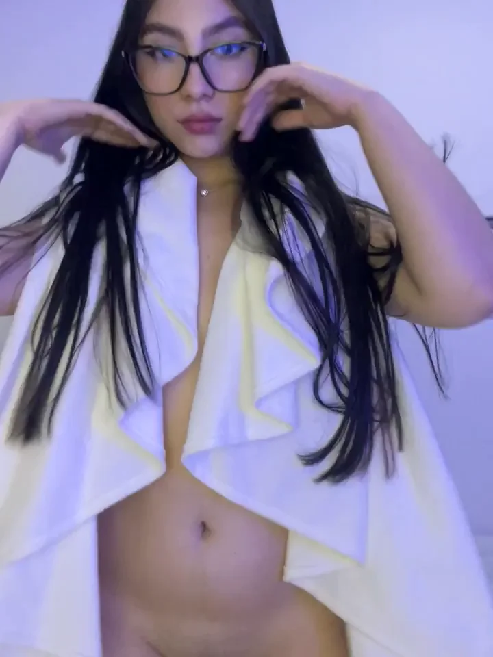 First Latina Slut's Nerdy Tittyfuck Tease? 🥵👓💦