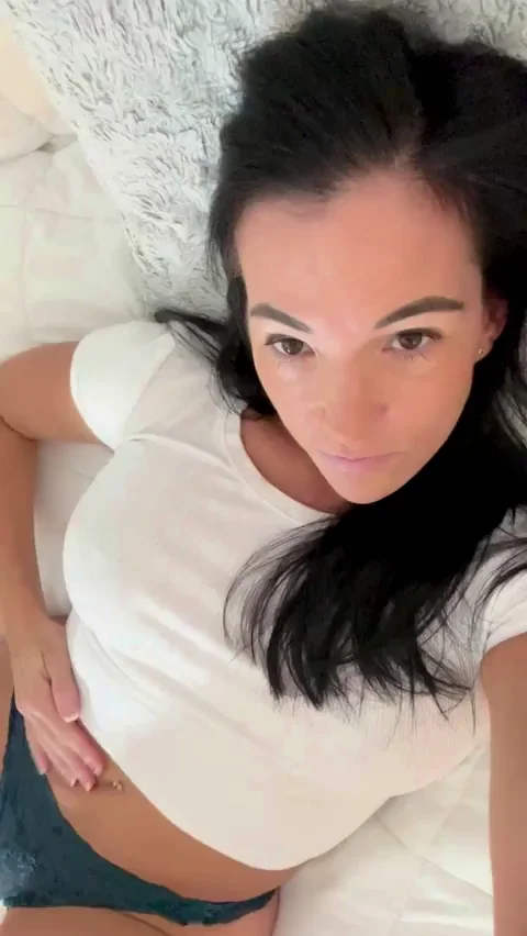 No need to get out of bed when I'm right here (39f)