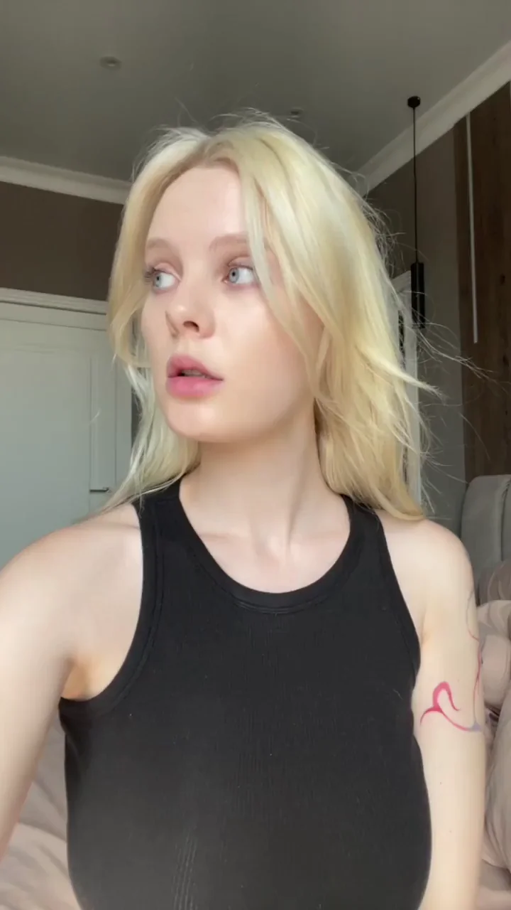 Did It Again: Blonde Teen's Big Tits Tease 😏🍒