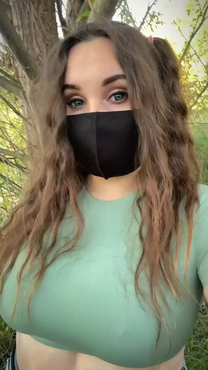 Quick Outdoor Titty Flash 😈🌳🍈🍈