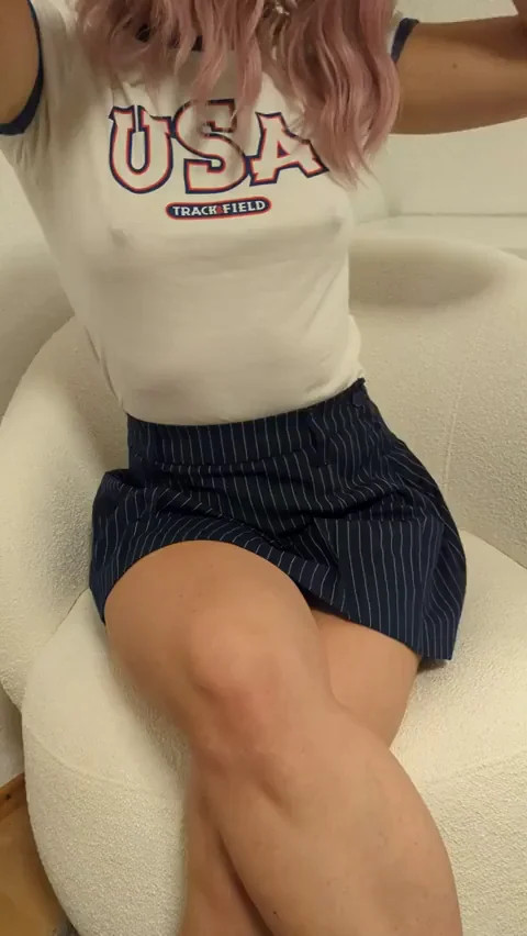 Hola, my little boobs love to be played with