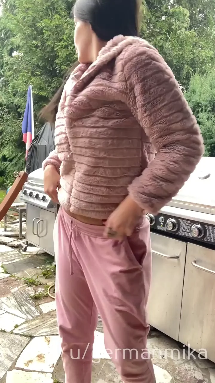 🔥 Quick Yard Tease Flash by Tattooed Big Tit Slut 💦