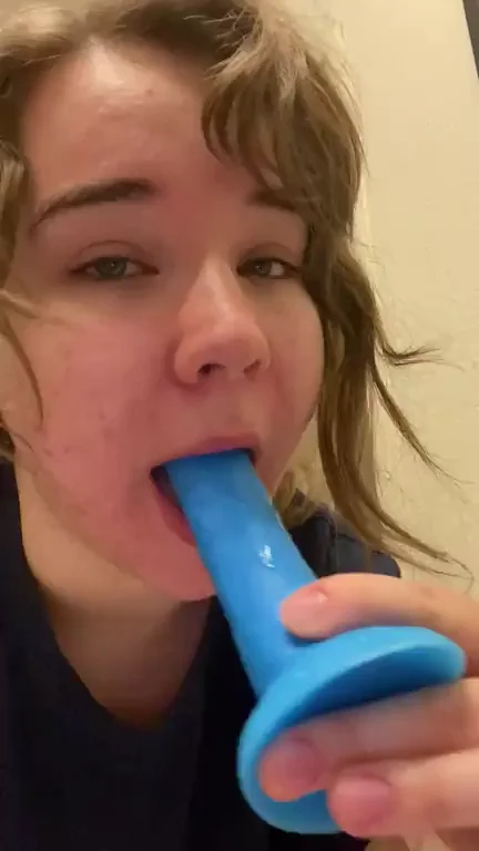 Slutty Babe Practices Deepthroat on Fat Blue Dildo with Ahegao Gags