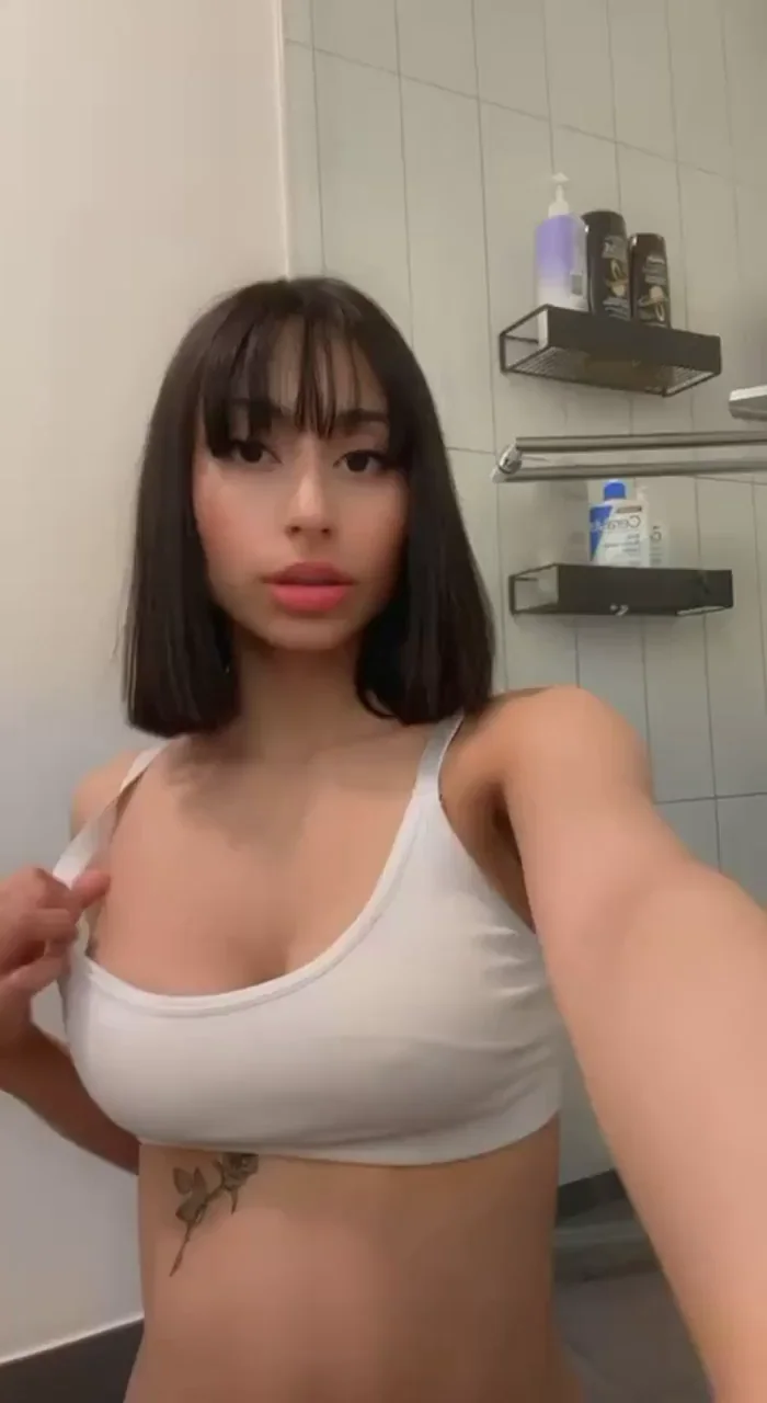 My boobs look so hot without a bra