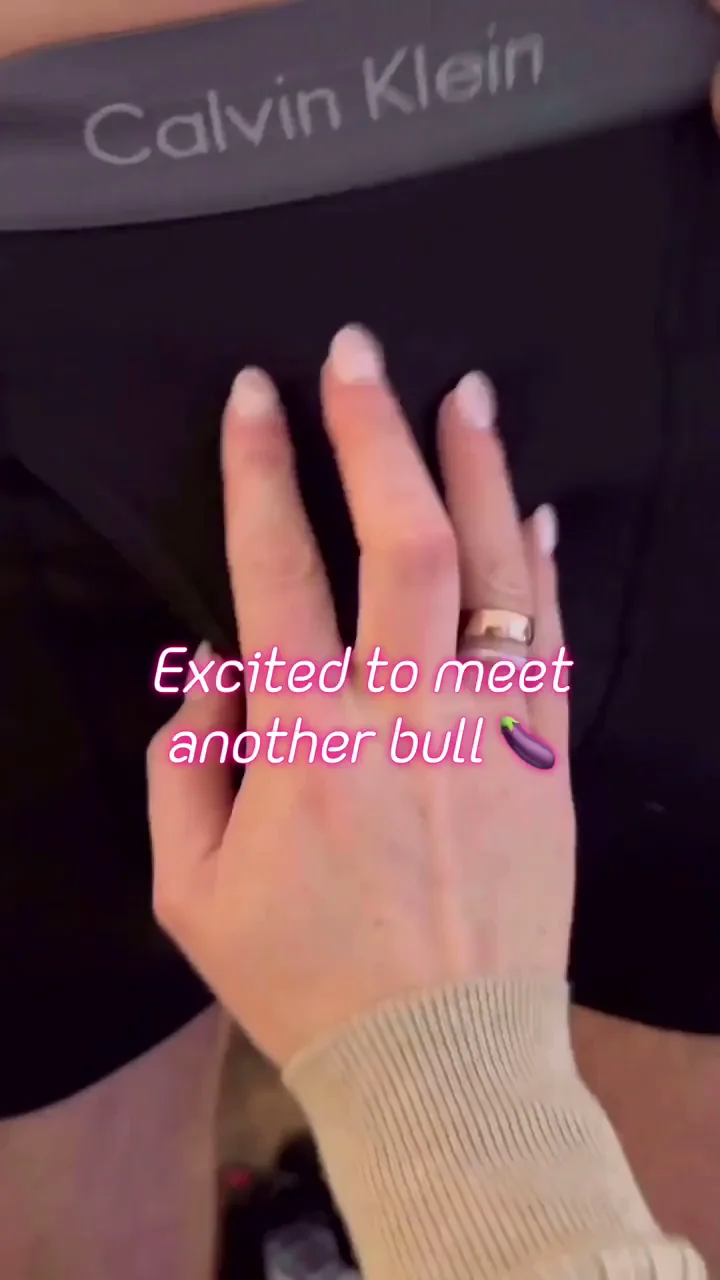 Hubby Shares His Slutty Wife with Bull's Fat Cock 😈🍆💦