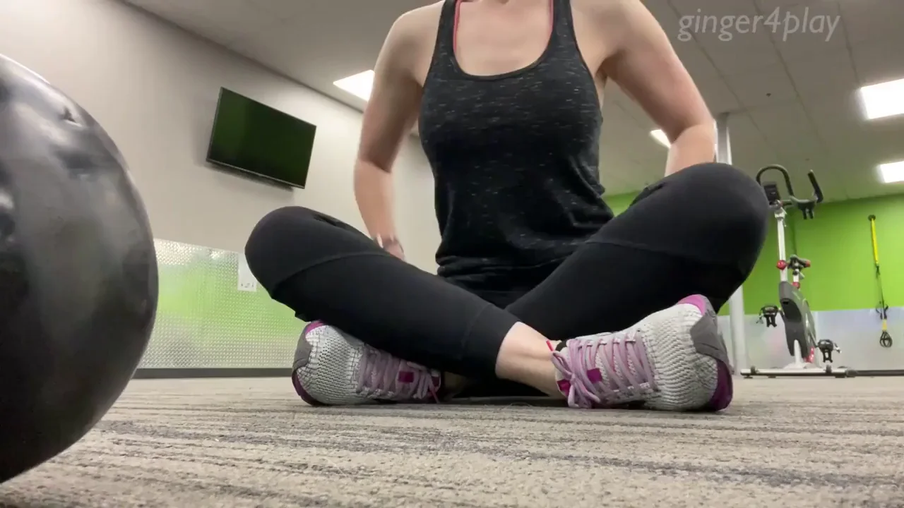 Quick Tit Flash 💦 While Trainer Looks Away 😈
