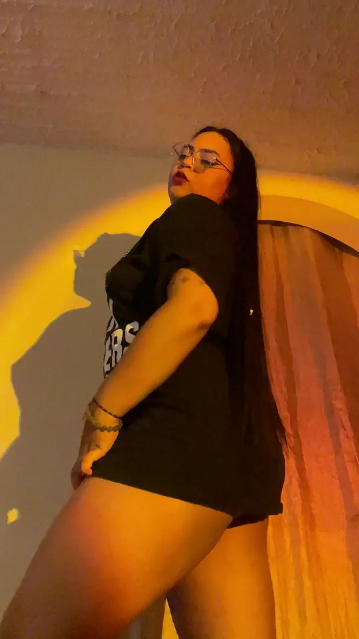 Am I just cute or am I hot for an 18f