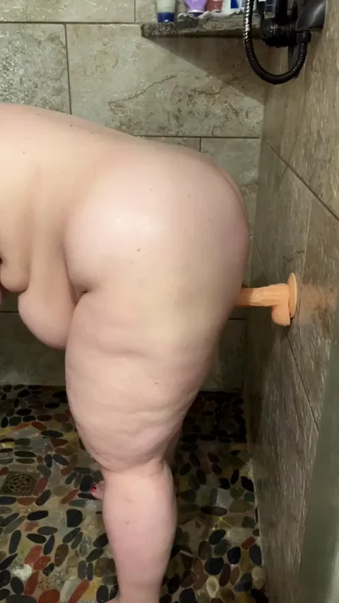 Sassy is hot and wet, come get me off!