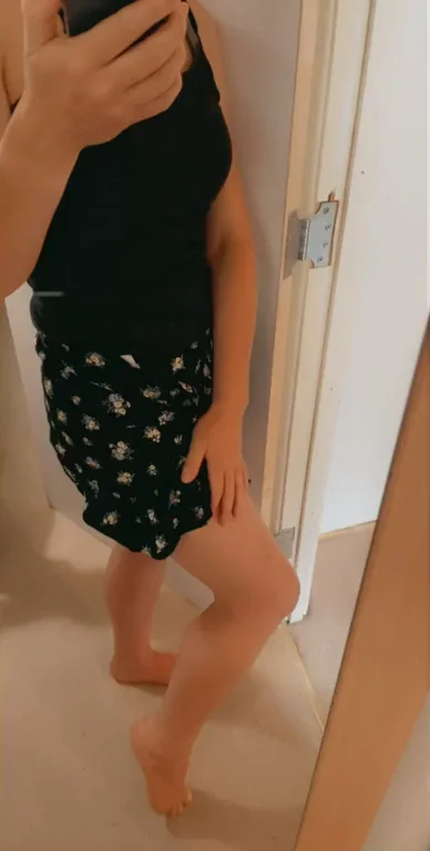 43yo Slut's No Panties Day Tease 🔥👅