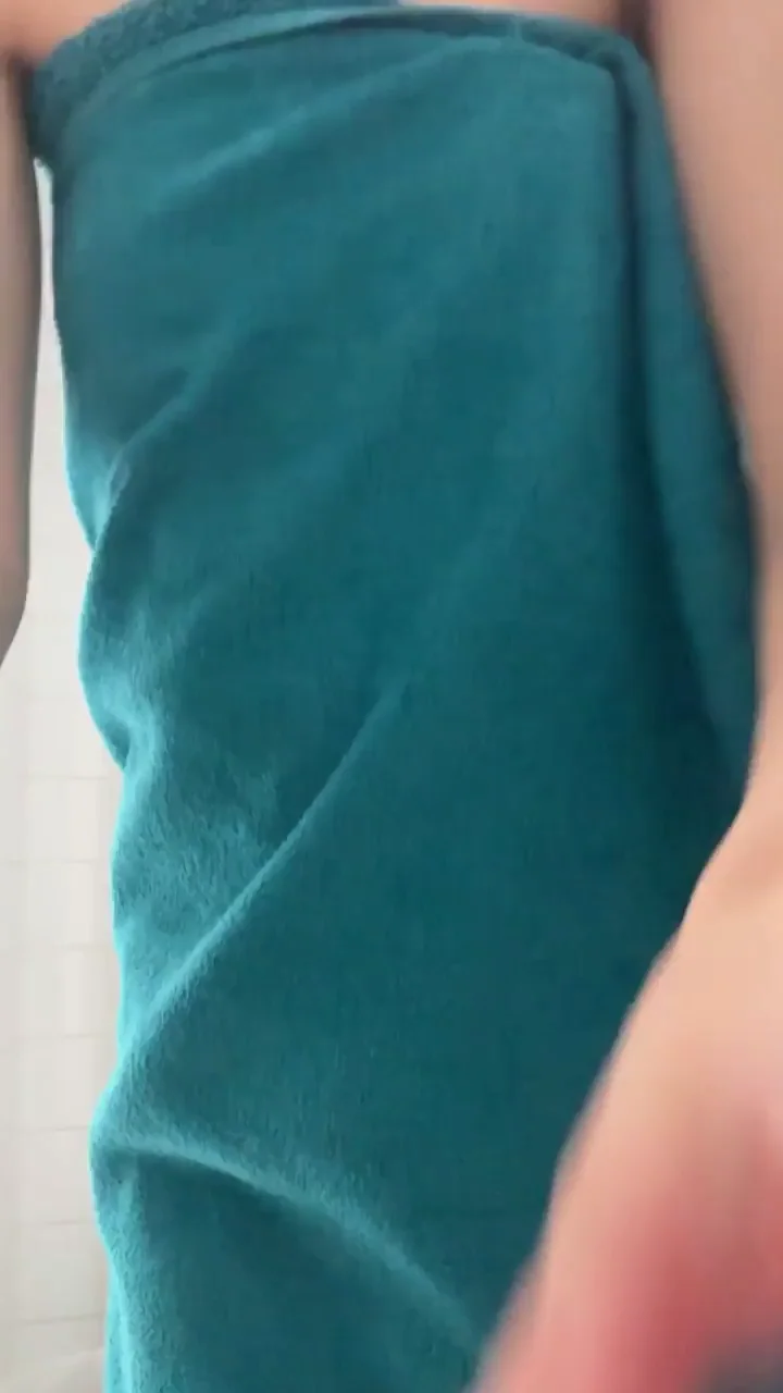 💦 Skinny Slut Wants Redditor Cum to Knock Her Up 😈