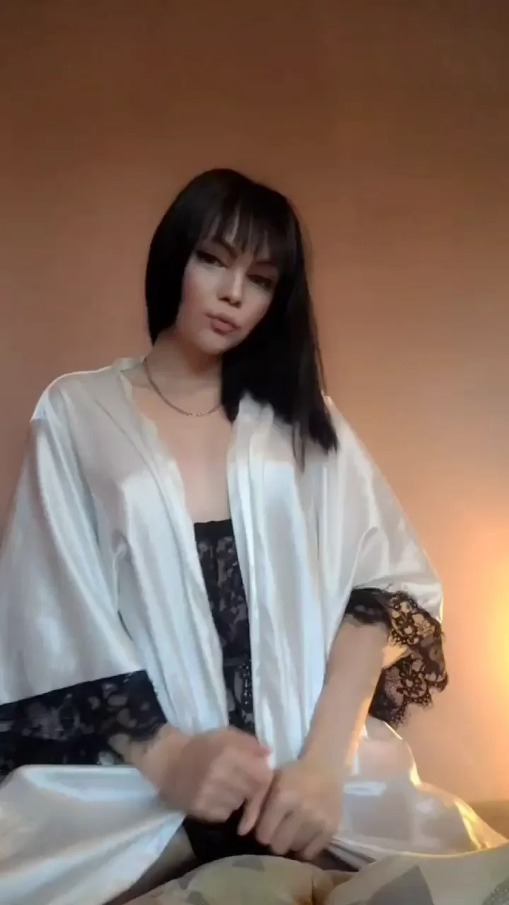They say every black-haired beauty has a wild side. How brave are you? ??