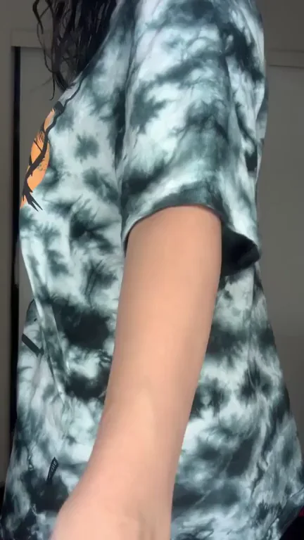 Big Tee No Shorts: Juicy Ass & Pussy Tease 😈🍑