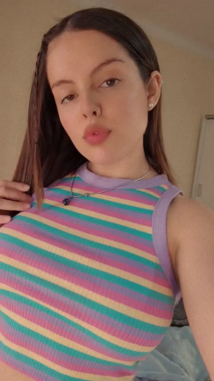 4'11 Tiny Slut Flaunts Her Tight Little Pussy 😈🍑