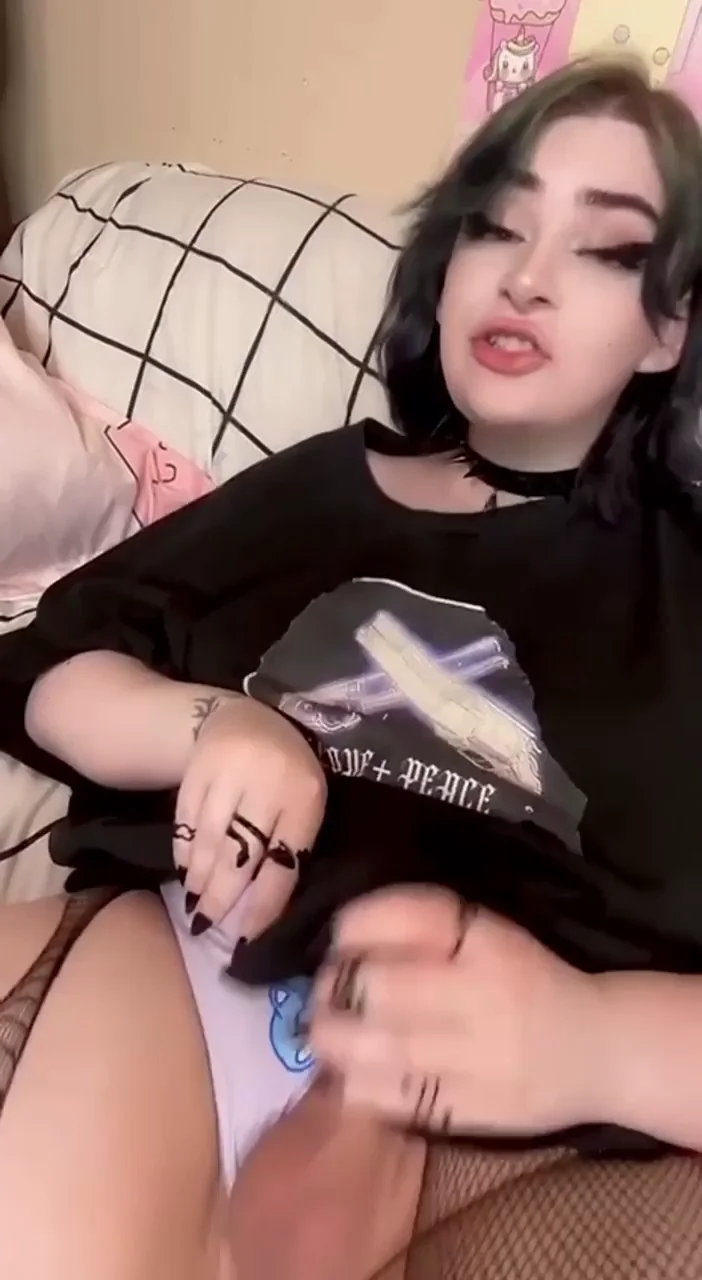 Do Guys Crave Big Dick Goth Sluts? 😈🍆💦