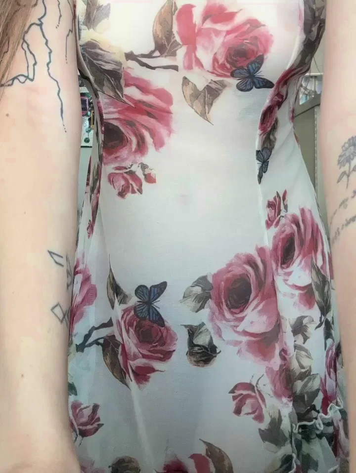 Petite OnlyFans Slut Teases Her Tight Pussy and Juicy Ass 😈