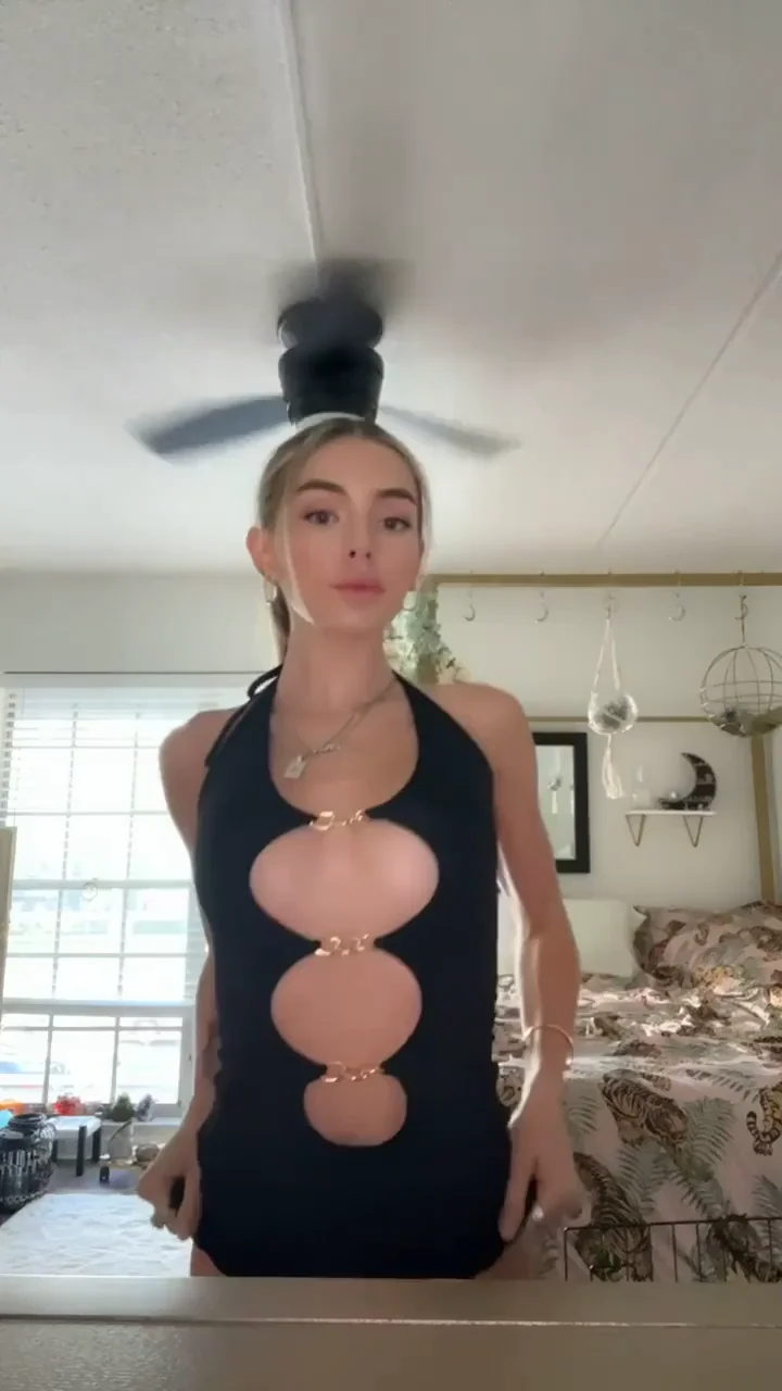 18yo flat chested, still a lil bit self conscious about my small tits