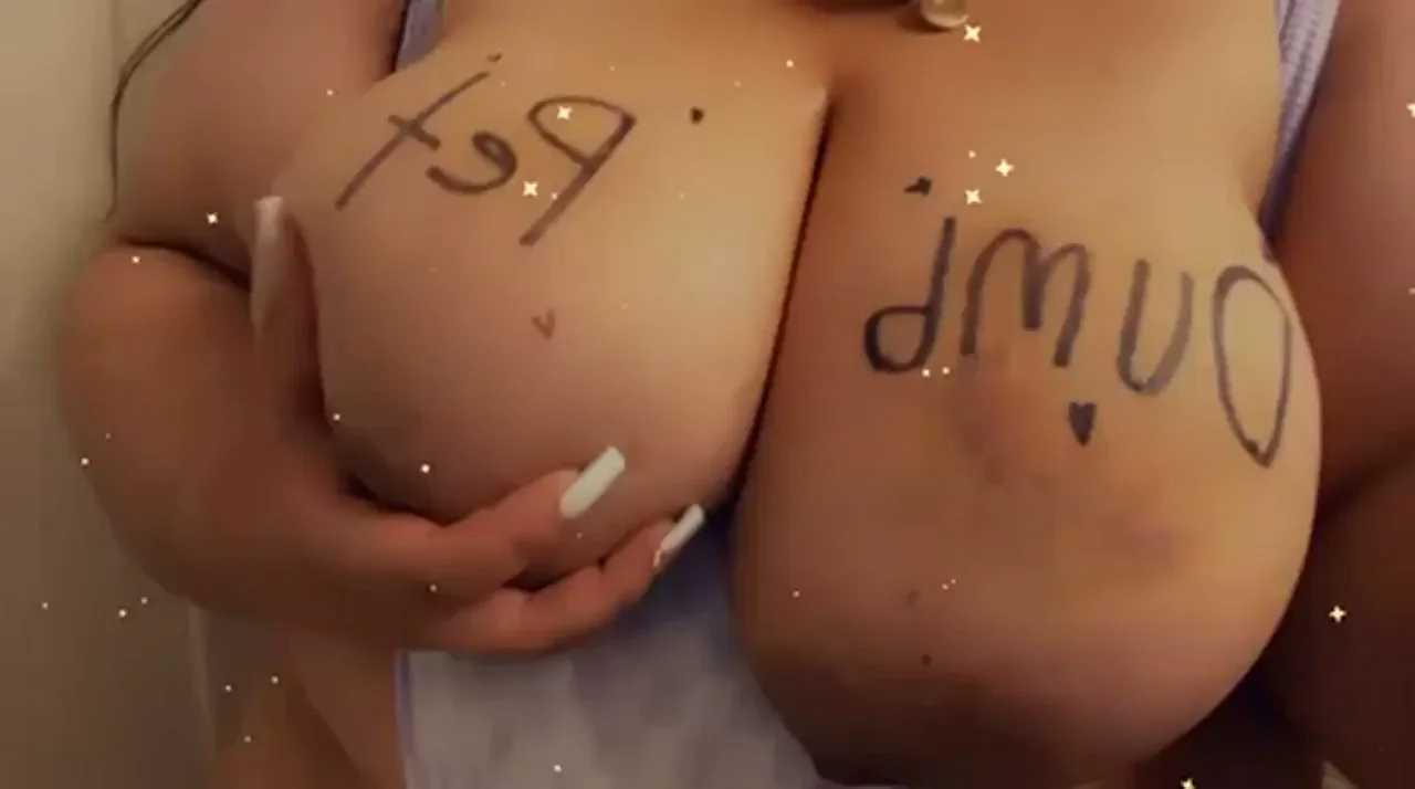 Dumb pet who loves wedgies an torturing her tits for the pleasure of others ðŸ¥°