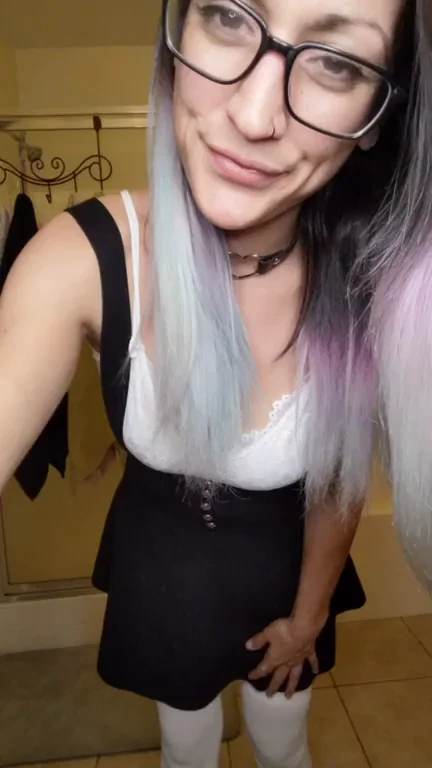 Nerdy Alt Babe's Natural Bouncy Tits Tease Drop ? [OC]